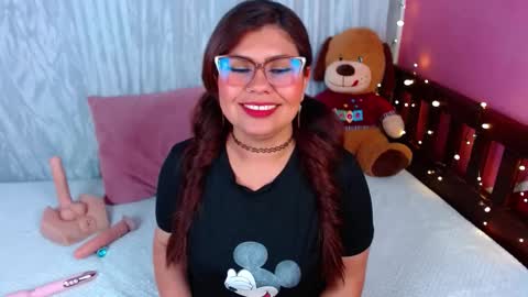 Snapshot of queenamazon_ chatting on 10-28-25, 04:16 Queenamazon  online show from 10-28-25, 04:16