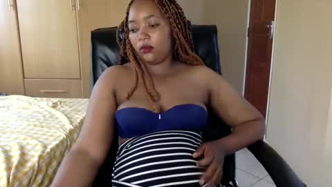 Queenbebony2 online show from 03-05-25, 12:55