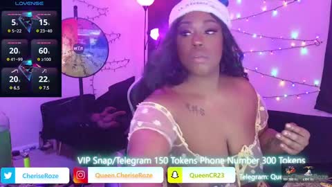 Snapshot of queencroze chatting on 12-16-24, 01:53 Queen Cherise Roze online show from 12-16-24, 01:53