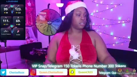 Snapshot of queencroze chatting on 12-25-24, 09:33 Queen Cherise Roze online show from 12-25-24, 09:33