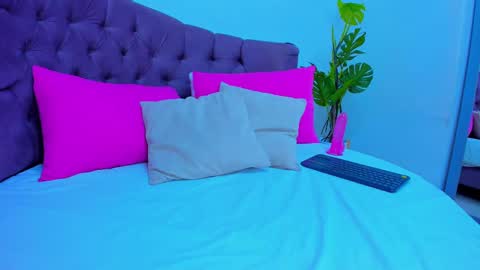 Queen online show from 02-11-25, 10:18