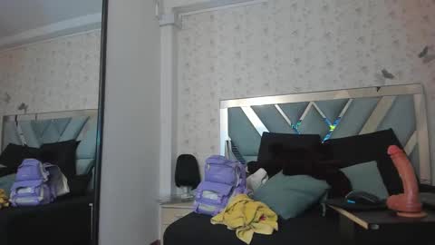 QUEENJEENN online show from 12-10-24, 01:54