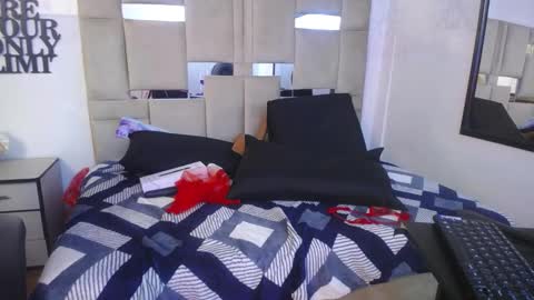 QUEENJEENN online show from 12-14-24, 12:11