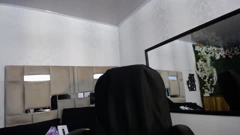 QUEENJEENN online show from 01-13-25, 06:49