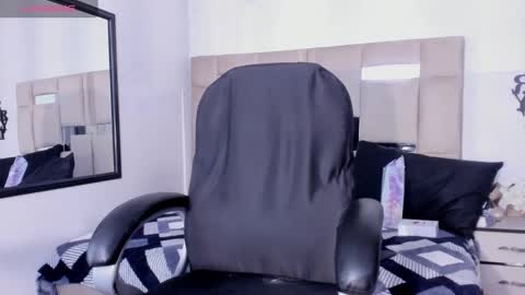 QUEENJEENN online show from 01-20-25, 06:21