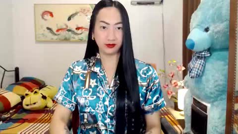 QUEEN online show from 12-14-25, 06:45