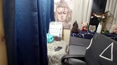 Snapshot of queenofcum169xx chatting on 01-10-25, 04:20 Mikka online show from 01-10-25, 04:20