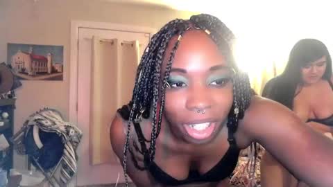 QueenOfHearts online show from 01-28-25, 05:11