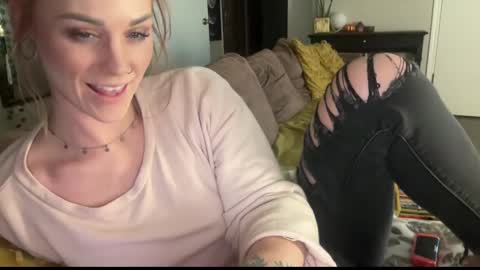 Snapshot of queenpeachz chatting on 09-21-25, 06:15 Bree online show from 09-21-25, 06:15