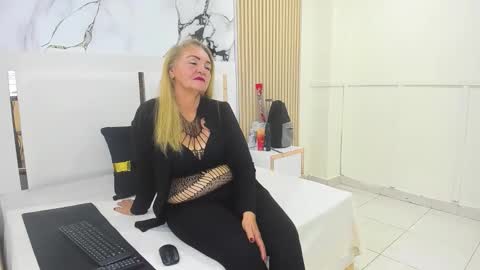 Snapshot of queenstarhyl chatting on 02-18-26, 01:56 queenstarhyl online show from 02-18-26, 01:56