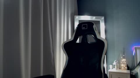 Queensy online show from 12-12-24, 03:27