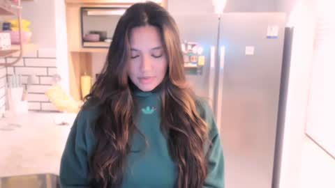 Snapshot of queenv66 chatting on 12-27-24, 02:58 Val - online show from 12-27-24, 02:58