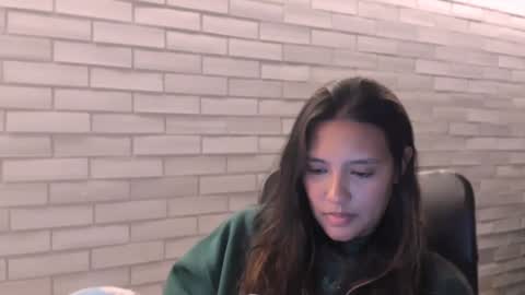 Snapshot of queenv66 chatting on 12-27-24, 06:03 Val - online show from 12-27-24, 06:03