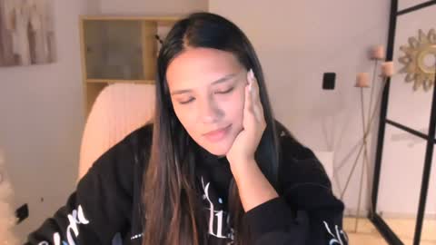 Snapshot of queenv66 chatting on 01-09-25, 04:08 Val - online show from 01-09-25, 04:08