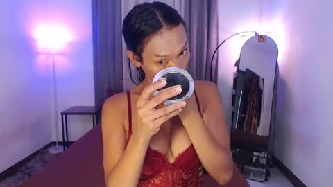 Snapshot of queenvalentinats chatting on 12-03-24, 01:10 ValentinaMoone online show from 12-03-24, 01:10