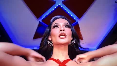 Snapshot of queenvalentinats chatting on 02-11-25, 02:25 ValentinaMoone online show from 02-11-25, 02:25