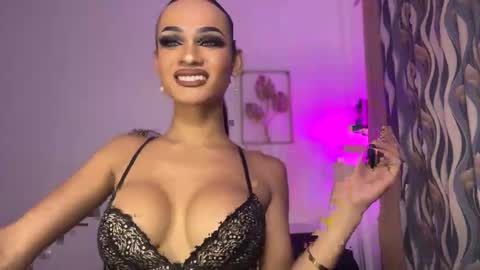 Snapshot of queenvalentinats chatting on 09-27-25, 01:49 ValentinaMoone online show from 09-27-25, 01:49
