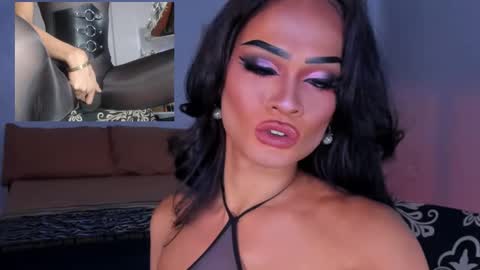 Snapshot of queenvalentinats chatting on 10-24-25, 02:30 ValentinaMoone online show from 10-24-25, 02:30