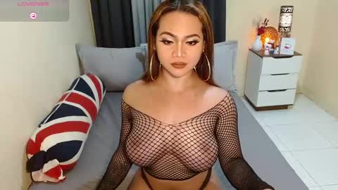 Snapshot of queenversa69 chatting on 12-17-24, 02:33 DANA online show from 12-17-24, 02:33