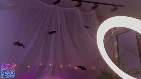 Snapshot of quennacindy chatting on 10-27-25, 01:09 Teri My favorite vibes 77 101 222 666 online show from 10-27-25, 01:09