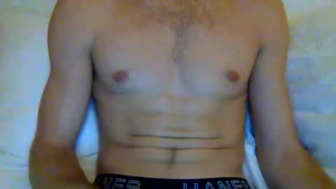 Snapshot of quiii1103 chatting on 12-14-25, 01:44 quiii1103 online show from 12-14-25, 01:44