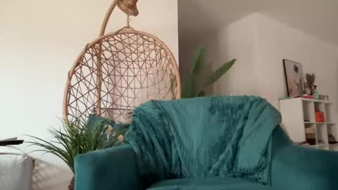 Quinnyelena online show from 01-22-25, 12:17