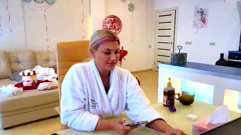 Snapshot of rabbits_couple chatting on 02-19-25, 08:44 Jess John online show from 02-19-25, 08:44