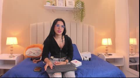 Snapshot of rachel_donnelly chatting on 12-22-25, 02:30 Rachel Donnelly online show from 12-22-25, 02:30