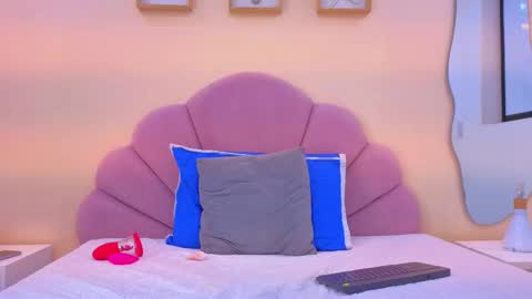 Snapshot of rachel_donnelly chatting on 02-18-26, 12:06 Rachel Donnelly online show from 02-18-26, 12:06