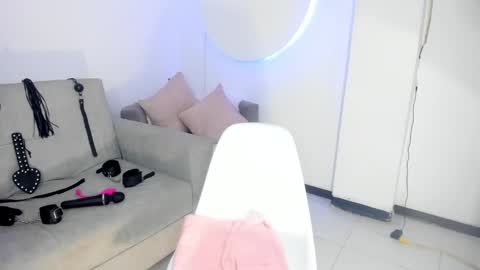 Snapshot of rachel_es chatting on 01-23-25, 04:09 RACHEL ES online show from 01-23-25, 04:09