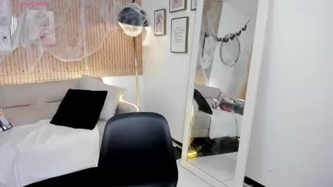 Snapshot of rachel_es chatting on 10-12-25, 07:18 RACHEL ES online show from 10-12-25, 07:18