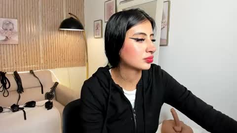 RACHEL ES online show from 12-19-25, 09:05