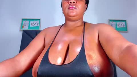 Snapshot of rachelbrown_ chatting on 12-12-24, 02:15 MALIKA Z online show from 12-12-24, 02:15