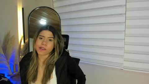 Snapshot of rachell_criss chatting on 10-25-25, 04:20 Rachell online show from 10-25-25, 04:20
