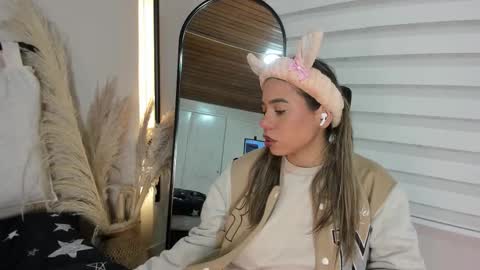 Snapshot of rachell_criss chatting on 10-26-25, 03:45 Rachell online show from 10-26-25, 03:45