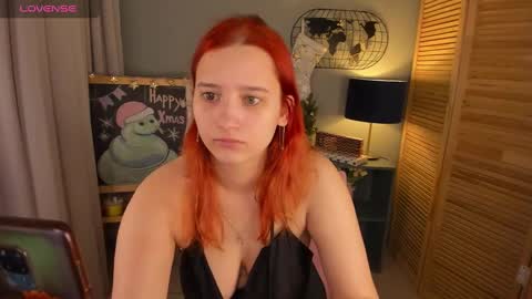 Snapshot of rachelpirce chatting on 12-18-24, 01:59 Rachel online show from 12-18-24, 01:59