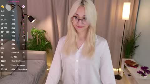 Karina online show from 10-19-25, 09:37