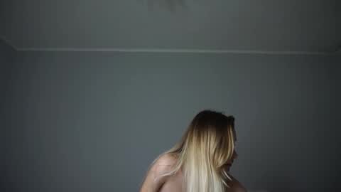 Sara online show from 09-19-25, 04:40