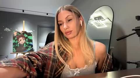 Mila online show from 02-02-26, 03:11