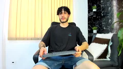 R A F A E L online show from 11-07-25, 09:04