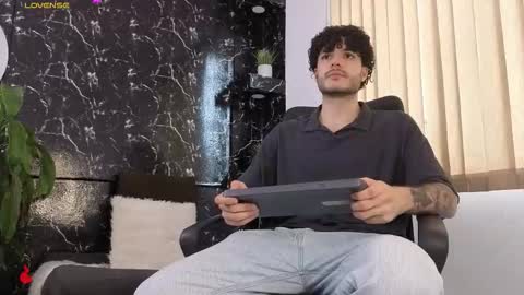 R A F A E L online show from 02-08-26, 08:45