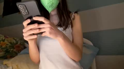 Snapshot of ragazabella chatting on 11-08-25, 08:18 Bella online show from 11-08-25, 08:18