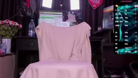 Laura online show from 12-15-25, 03:44