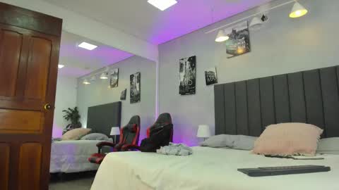 Raphael Nyon online show from 03-01-26, 03:41