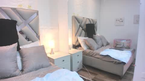 Raquel Moore  online show from 09-17-25, 11:45