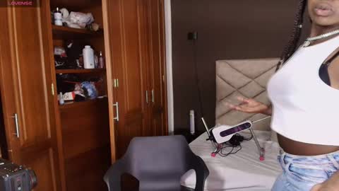 Raquel online show from 11-28-25, 12:08