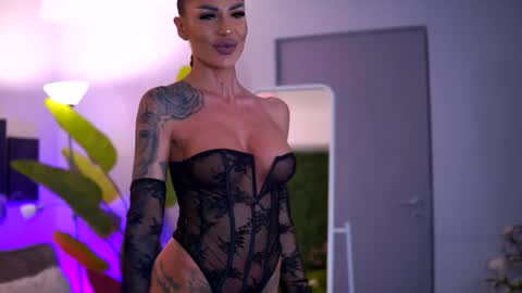 Raquelle online show from 11-23-25, 04:45