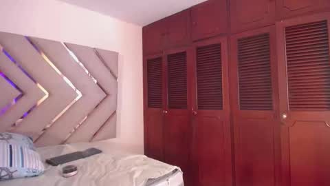 RAVEN FOXTER online show from 11-22-25, 08:08