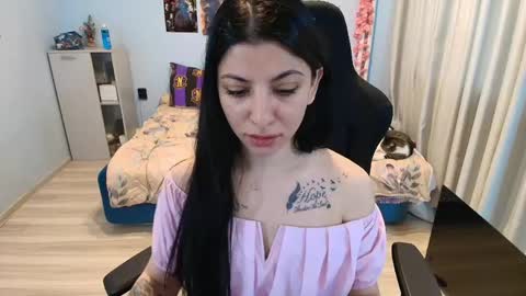 raven_haired_goddess online show from 04-16-26, 06:03