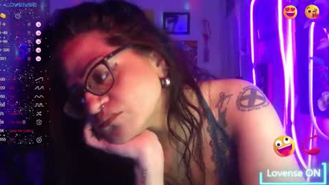 Snapshot of ravenandsin chatting on 10-18-25, 11:27 Raven online show from 10-18-25, 11:27